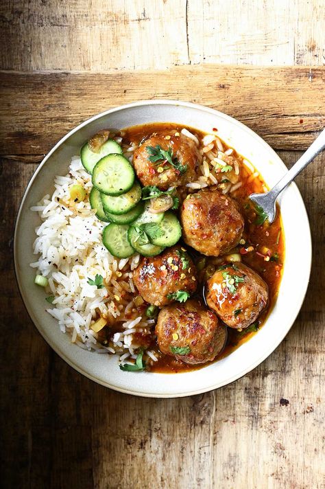 Firecracker Turkey Meatballs, Firecracker Meatballs, Firecracker Chicken, Sweet Chili Chicken, Sweet And Spicy Sauce, Spicy Dishes, Chicken Meatballs, Sweet Chili, Meatball Recipes