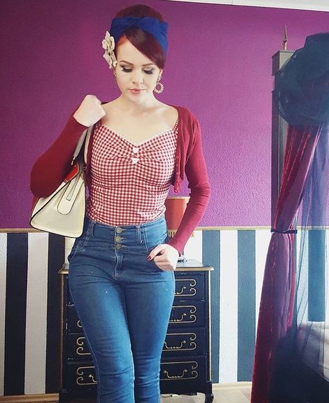 Greaser Girl, Rockabilly Looks, Pin Up Looks, Rockabilly Girl, Retro Looks, Rockabilly Style, Pin Up Outfits, Rockabilly Pin Up, Pin Up Hair