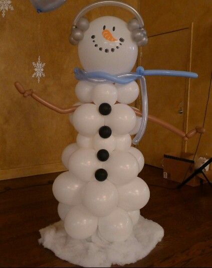 Snowman sculpture Snowman Balloon Sculpture, Balloon Snowman, Schnee Party, Balloon Pillars, Sweet 16 Centerpieces, Christmas Balloon Decorations, Winter Wonderland Decorations, Snow Theme, Winter Wonderland Baby Shower