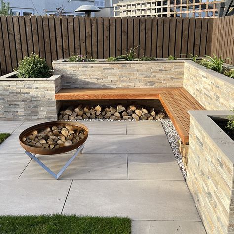 Garden Corner Bench, Backyard Retaining Wall Ideas Bench Seat, Curved Garden Seating, Fire Pit Bench Seating Diy, Corner Garden Seating, Sleepers In Garden, Outdoor Landscaping Ideas, Fire Pit Bench, Diy Bench Seat