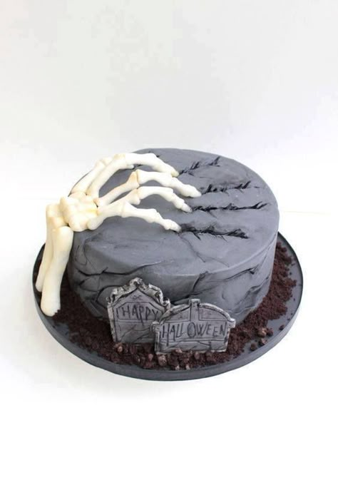 Halloween cake Halloween Torte, Pasteles Halloween, Cake Halloween, Dessert Halloween, Halloween Birthday Cakes, Halloween Cake Decorating, Halloween Baking, Halloween Cake, Halloween Style