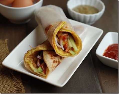 Egg Frankie / Kolkata Style Egg Roll Fajita Egg Rolls, Japanese Egg Roll Omelettes, Variety Egg Rolls, Kolkata Egg Roll, Chili’s Southwestern Egg Rolls, Deep Fried Appetizers, Cucumbers And Onions, Egg Roll Recipes, Chaat Masala