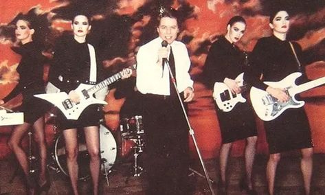 City Tree, Robert Palmer, Addicted To Love, Rock Videos, Rock Dresses, Talented People, Female Guitarist, Mtv Videos, Love Gif