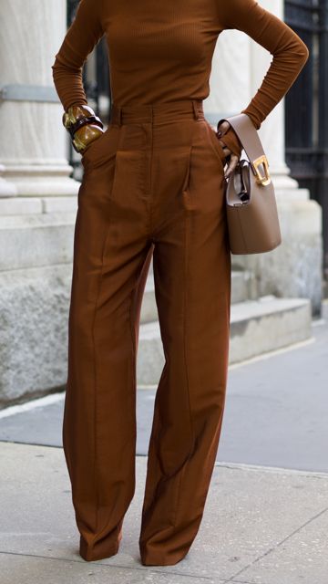 Brown With A Pop Of Color Outfit, Autumn Pants Outfit, 2023 Fashion Trends For Work, Chocolate Monochrome Outfit, Brown Color Block Outfit, Rust Monochromatic Outfit, Rust Brown Pants Outfit, High Contrast Outfits Women, Tonal Outfits Monochrome