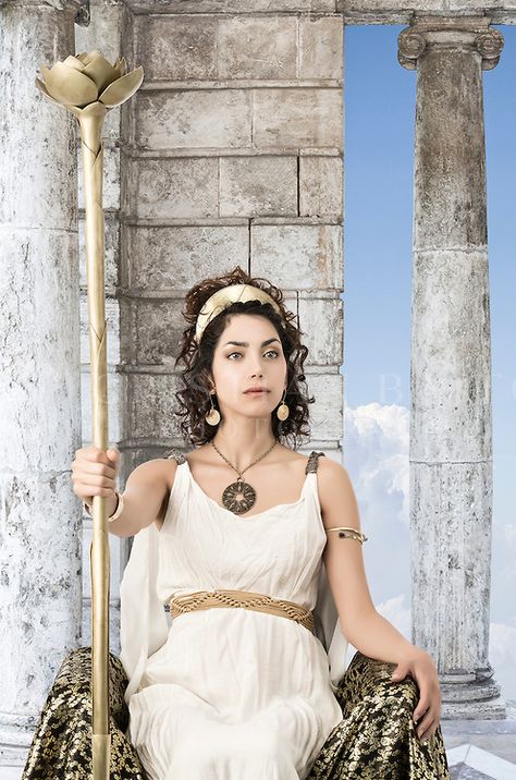 Hera - Goddess of Women and Marriage Hera Goddess Costume, Hera Costume, Greek Gods And Goddesses Costumes, Juno Goddess, Greek Mythology Costumes, Hera Greek Goddess, Mythology Costumes, Ancient Greek Clothing, Hera Goddess