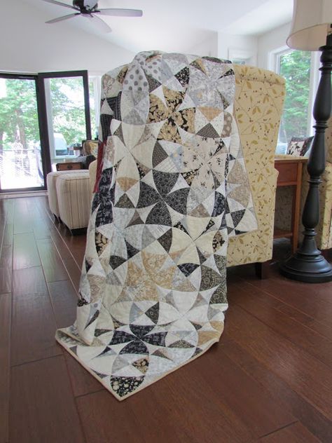 KayakQuilting - Chic Country Quilt Chic Country Quilt Pattern, Chic Country Quilt, Winding Ways Quilt, Neutral Quilts, Chic Country Wedding, Creative Quilting, Country Quilt, Sew Kind Of Wonderful, Neutral Quilt