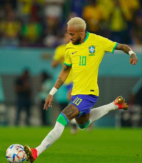 Neymar Dribbling, Neymar Jr Brazil, Neymar 11, Brazil Team, Neymar Barcelona, Brazilian Football, Hard Photo, Soccer Photography, Episode Interactive Backgrounds