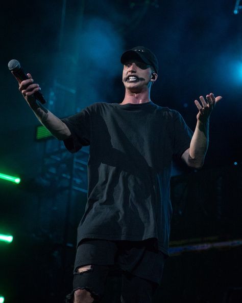 Nf Photos, Bridgette Feuerstein, Nate Feuerstein, Nf Concert, Nf Music, Concert Makeup Looks, Old School Rap Aesthetic, 90s Rap Aesthetic, Nf Nate