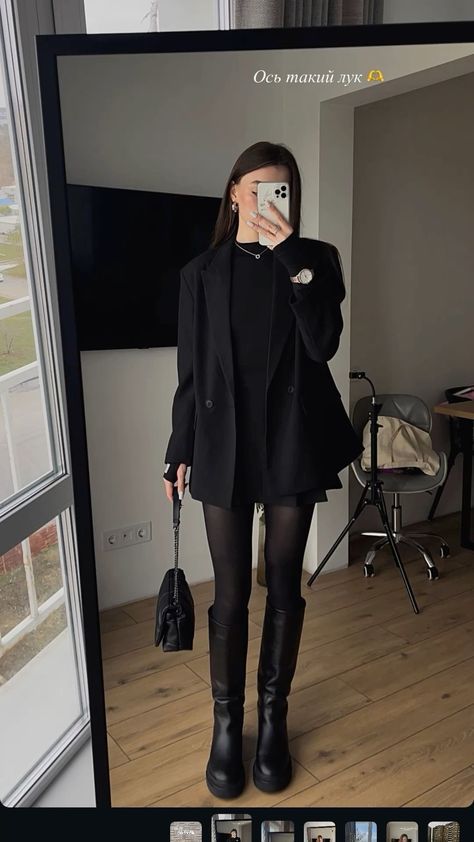 Style Your Clothes, Mantel Outfit, Bota Over, Trends 2025, Christmas Outfit Ideas, 30 Outfits, Winter Fashion Outfits Casual, Footless Tights, Look Short