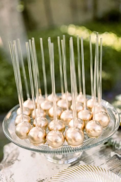 Cake Pops For Wedding, Cake Pops Wedding, Golden Wedding Cake, Wedding Cake Pops, Deco Champetre, Wedding Dessert, Gold Cake, Grey Gardens, Dessert Bar