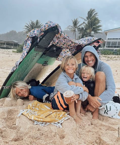 Surfer Kids, Beach Babies, Beach Mom, Mom Aesthetic, Mum Life, Hawaii Life, Dream Family, Family Shoot, Future Mom