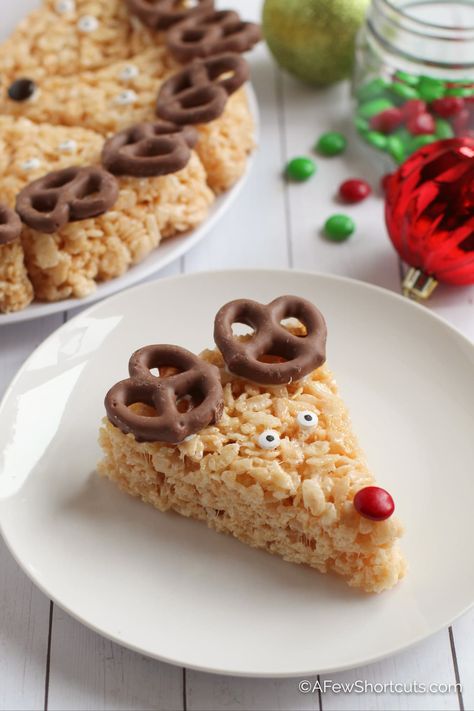 Looking for a family-friendly, fun dessert for the holidays? This Reindeer Rice Krispie Treats Recipe is one that everyone will love! | @AFewShortcuts #dessert #holiday #christmas #kidfood #reindeer Krispie Treats Christmas, Fun Holiday Desserts, Rice Krispie Treats Christmas, Rice Krispie Treats Recipe, Fun Dessert, Krispie Treats Recipe, Festive Desserts, Rice Crispy Treats, Holiday Dessert