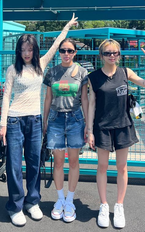 European Style Outfits, Nayeon Jihyo, Chill Fits, Chaeyoung Twice, Kpop Fashion Outfits, I Love Girls, Kpop Outfits, Casual Style Outfits, Girls Jeans