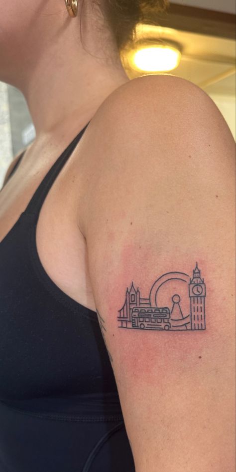 London Tatoos Ideas, London Marathon Tattoo, Tower Bridge Tattoo, London Bus Tattoo, Double Decker Bus Tattoo, London Bridge Tattoo, London Eye Tattoo, Uk Tattoo Ideas, Gracie Tattoo