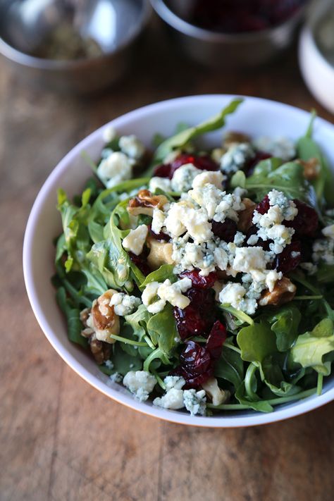 Simple Arugula Salad, Salad With Walnuts, Arugula Salad Recipes, Blue Cheese Salad, Salad Recipes Video, Cranberry Cheese, Walnut Salad, Cheese Salad, Cheat Meal