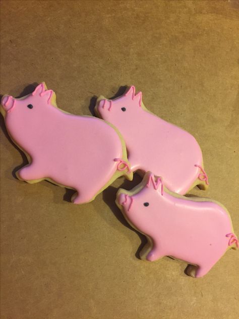 Pig Sugar Cookies Goat Cookies Royal Icing, Pig Desserts, Farm Animal Cookies Royal Icing, Pink Farm Birthday Cookies, Pig Face Cookies Decorated, Pig Cookies Decorated, Pig Cookies Royal Icing, Pig Sugar Cookies, Apartment Living Room Decor Ideas