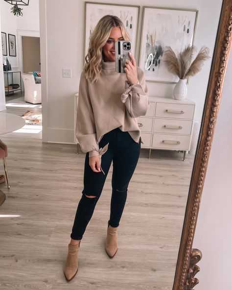 Taupe Sweater Outfit Winter, Casual Cute Dinner Outfits, Dressy Sweater Outfits, Christmas Looks Outfits Casual, Outfits For Christmas Dinner, Taupe Sweater Outfit, Nurse Practitioner Outfits, Dressy Winter Outfits, Outfit Botines