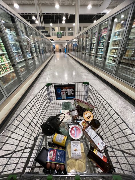 Groceries Shopping Aesthetic, Publix Aesthetic, Mercado Aesthetic, Groceries Aesthetic, Grocery Shopping Aesthetic, Grocery Store Aesthetic, Vision Casting, Grocery Aesthetic, Shopping Vibes