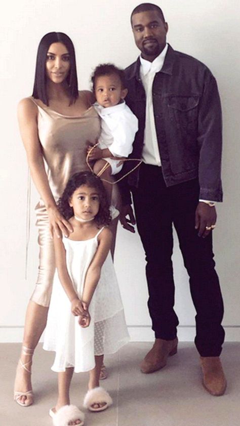 Kardashians Names, Kanye West Family, Kim Kardashian Wallpaper, Harvey Outfits, Kylie Jenner Baby, Kim Kardashian Outfits, Kim And Kanye, Sisters Photoshoot, Ace Family