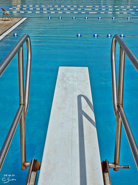 diving board . . .spent lots of practice hours for diving meets and fun times on one just like this! Olympic Diving, High Diving, Diving Springboard, Diving Boards, Diving Board, Art Optical, Spring Boards, Swimming Diving, Fun Times