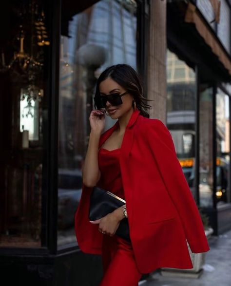 Vermelho Aesthetic, Dress With Blazer Outfit, Red Heels Outfit, Red Blazer Outfit, Mia Mia Mine, Slip Dress Outfit, Glamour Party, Purple Accessories, Mia Mia