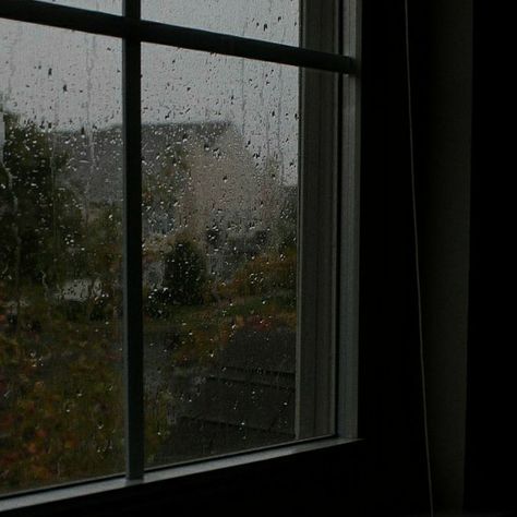 Alyssacore Aesthetic, Rainy Window, العصور الوسطى, Dark Naturalism, Rainy Day Aesthetic, I Love Rain, Love Rain, Images Esthétiques, Rainy Weather