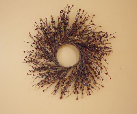 Easy Pip Berry Centerpiece / Wreath Centerpiece Wreath, Pip Berry Wreath, Pip Berry Garland, Farmhouse Wreaths, Diy Projects For The Home, Berry Wreath, Large Candles, Diy Stuff, Garland Decor