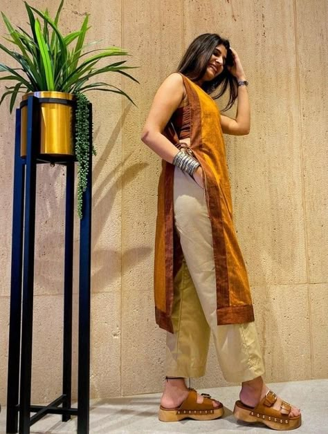 Back Patterns For Kurtis, Latest Kurta Designs, Indian Kurti Designs, Stylish Kurtis Design, Trendy Outfits Indian, Fashionable Saree Blouse Designs, Simple Kurta Designs, Simple Kurti Designs, Traditional Indian Dress