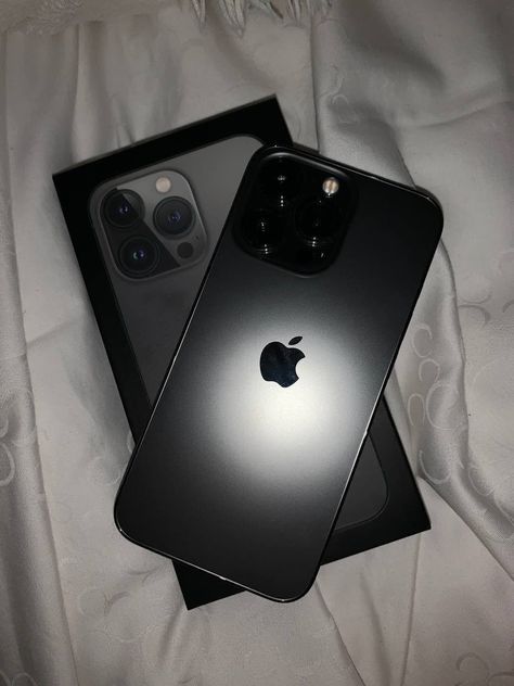 Iphone 13pro Max Black, Manifesting Iphone, Gadgets Aesthetic, Iphone 13 Pro Black, Iphone 13 Pro Max Black, Hospital Photography, Get Free Iphone, Bullet Journal Mood Tracker Ideas, Iphone 14pro