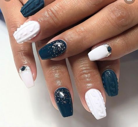 Christmas Nails Blue And White, White Sweater Nails, Christmas Nails Blue, Nails Blue And White, Pretty Coffins, Blue And White Sweater, Sweater Nails, Nails Blue, Nail Idea