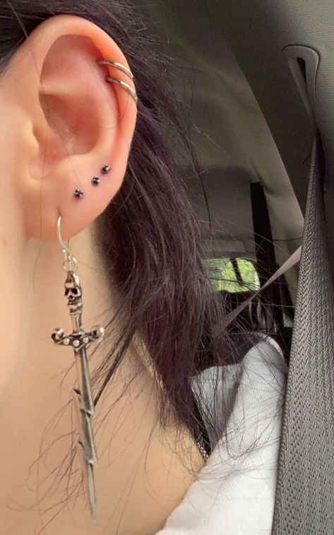 Alt Girl, Alt Fashion, Girls Earrings, Behind Ear Tattoo, Tattoos And Piercings, Cute Jewelry, Billie Eilish, Earings Piercings, Ear Piercings