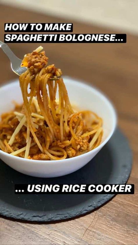 This Is How To Cook Spaghetti Bolognese Using A Rice Cooker, Without Pre-Boiling The Pasta - KL Foodie Rice Cooker Spaghetti, Rice Cooker Recipes Healthy, Rice Cooker Pasta, Famous Italian Dishes, Recipes Using Rice, Aglio E Olio Recipe, Aroma Rice Cooker, Peanuts Quotes, Spaghetti Bolognaise