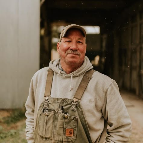 Joclyn Bushman on Instagram: "Scot Bailey let me head out to his farm in between hauling grain. We chatted all things soybeans, cattle, and growing up in rural Iowa. The agriculture community has the best people, the best stories, and the best lessons one could ever learn in a lifetime. ✨ Today and always, spend some time with a farmer, you won’t regret it." Farmer Portrait Photography, Farmer Photoshoot, Farmer Aesthetic, Farm Man, Harvest Photography, Christmas Tree Photoshoot, Farmer Photo, Rural People, Farming Photography