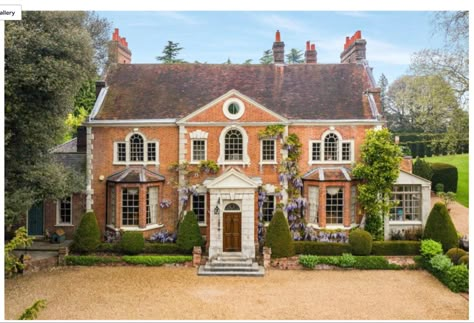 King George Ii, British Homes, Queen Anne House, British House, English Manor Houses, Country House Design, Sims Building, Countryside House, English Country House