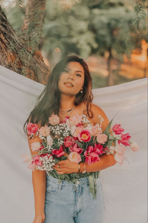 Flower in pants photoshoot with  white backdrop. IG:@aiallieyamato Outdoor Birthday Photoshoot Women Summer, Flowers Tucked In Pants Photoshoot, Pants Photoshoot, Floral Shoot, Western Shoot, Top Photoshoot, Flower Shoot, Floral Photoshoot, Valentines Shoot