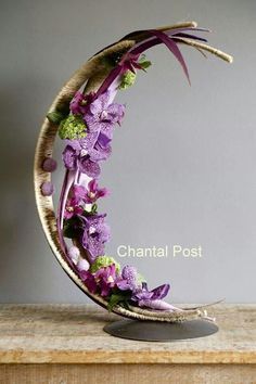 flower arrangement ideas for competitions - Google Search Arreglos Ikebana, Palm Frond Art, Modern Floral Arrangements, Floral Art Arrangements, Sogetsu Ikebana, نباتات منزلية, Very Beautiful Flowers, Corporate Flowers, Ikebana Arrangements