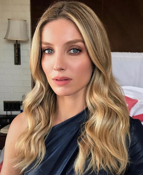 Annabelle Wallis Grace Burgess, Hung Vanngo, Annabelle Wallis, British Women, Beauty Face Women, Festival Hair, Beauty Women, Asian Beauty, Beautiful People