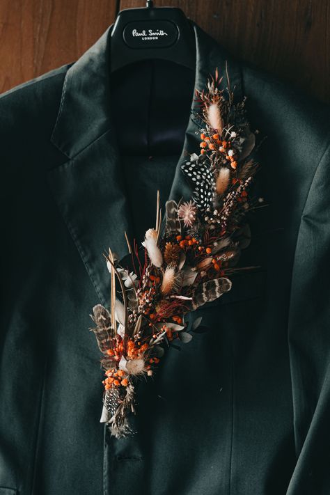 Unique Boutonniere Creative, Rust And Green Boutonniere, Fall Boutineer Ideas, Bee Themed Wedding, Fall Wedding Boutonniere, Whimsigoth Wedding, Dried Flower Corsage, Sunset Mermaid, Dried Flower Boutonniere