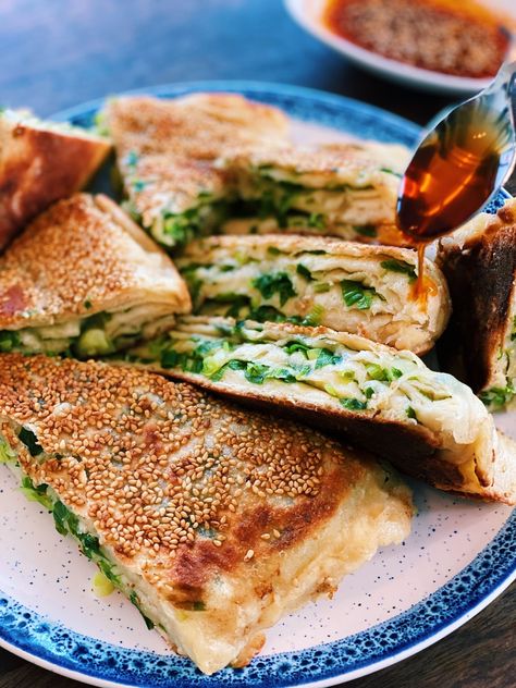 BIG Green Onion Pancake (5 Ingredients ONLY!) - Tiffy Cooks Garlic Fried Chicken, Green Onion Pancake, Tiffy Cooks, Onion Pancake, Asian Appetizers, Chinese Cooking Wine, Taiwanese Food, Easy Asian Recipes, Cooking For Beginners