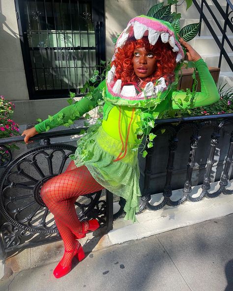 HAPPY NATIONAL AVOCADO DAY!!! I had to do the ultimate final boss and do an ode to Audrey II!! I made the head myself and boy was it a journey to create. Have some guac today if you haven’t already!! Thanks for celebrating with me 💚💚🥑🥑 MUA(eyeliner): @kylebrown.mua 📸: @melly_music . . . #audreyii #littleshopofhorrors #explorepage #avocadoweek #nationalavocadoday Audrey Ii Costume, Zoom Costume Ideas, Audrey 2 Costume, Audrey 2, Audrey Ii, Matching Halloween Costumes, Final Boss, Costume Inspo, Little Shop Of Horrors