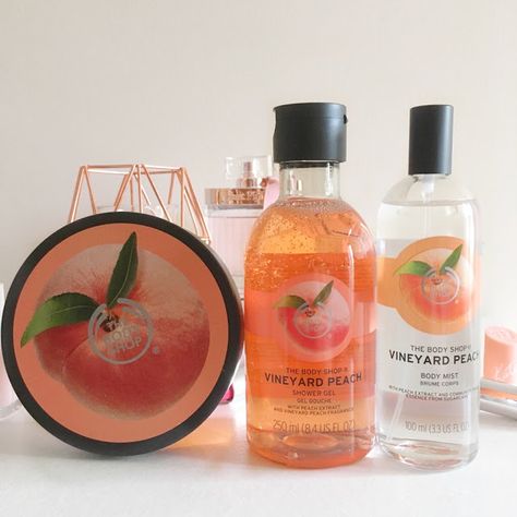 The Body Shop Body Wash, Body Shop Gift Bags, Peach Body Care, The Body Shop Aesthetic, Peach Scented Products, Body Shop Logo, The Body Shop Perfume, The Body Shop Logo, Body Shop Perfume