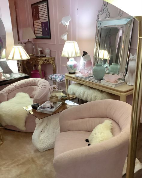 Art deco hollywood regency maximalism mauve pink mid century modern chic glam eclectic 80s retro 70s vintage living room Moody Homes, Room Decor Indie, Art Deco Hollywood, Pink Mid Century Modern, Pink Living Room Decor, Pink Mid Century, Barbie Dreamhouse, Cute Furniture, Pink Living Room