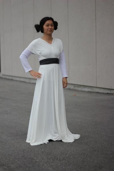 Princess Laya Costume, Diy Princess Leia Costume, Princess Leia Costume Diy, Creative Diy Halloween Costumes, Henkaa Dress, Princess Leia Costume, Creative Halloween Costumes Diy, Homecoming Spirit Week, Homecoming Spirit