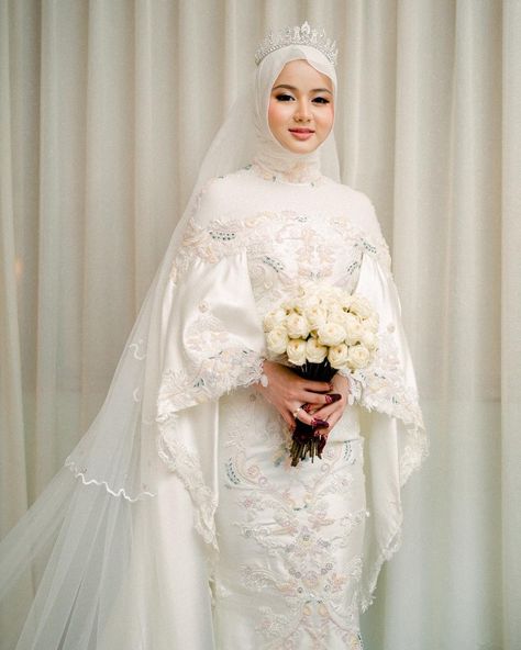 Baju Kahwin, Beautiful Hijab, Bridal Collection, Intimate Wedding, Traditional Outfits, Wedding Ceremony, Dream Wedding, Victorian Dress, Wedding Inspiration