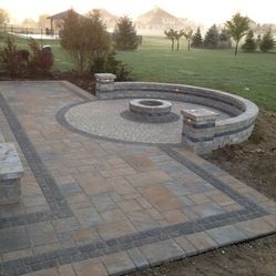 Brick Patio, Concrete Patio Designs, Patio Pavers Design, Concrete Patios, Outdoor Dining Sets, Backyard Seating, Fire Pit Patio, Backyard Fire, Fire Pit Backyard