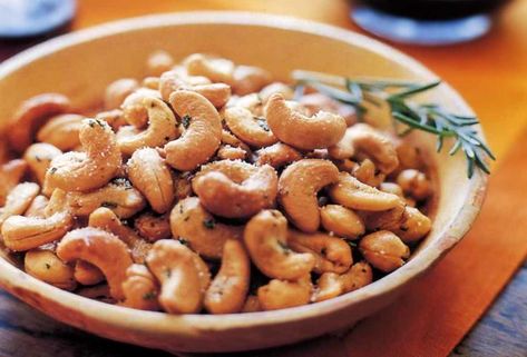 Rosemary Cashews, Cashew Recipes, Barefoot Contessa Recipes, Spicy Cashews, Ina Garten Recipes, Roasted Cashews, Barefoot Contessa, Sweet And Spicy, Finger Food