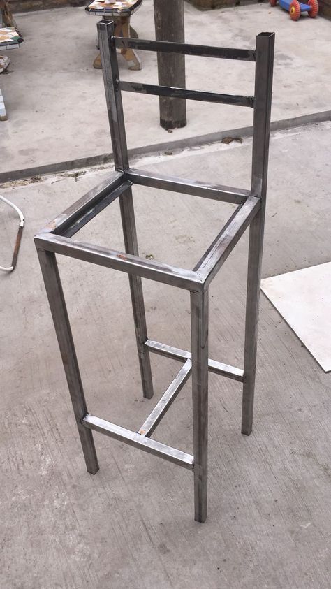 Bar Chairs Design, Iron Furniture Design, Minimalist Furniture Design, Welded Furniture, Kursi Bar, Coffee Shop Interior Design, Industrial Design Furniture, Metal Furniture Design, Coffee Shop Design