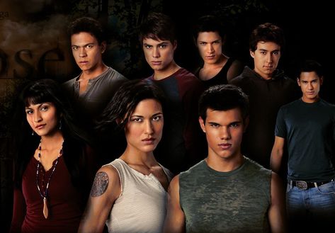 The Twilight Saga wolf pack Twilight Wolf Pack, Jacob Black Twilight, Vampire Photo, Twilight Jacob, The Twilight Saga Eclipse, Twilight Wolf, Twilight Saga Series, Twilight Funny, Twilight Cast