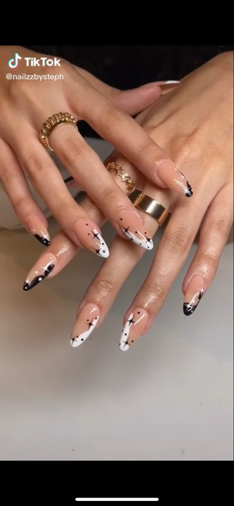 Cute Nails For A Concert, White Black Almond Nails, Nail Ideas Concert, Rave Nails Acrylic Festival, Festival Nails Black, Black Festival Nails, Black White Almond Nails, Almond Nails Black And White, Black And White Nails Almond