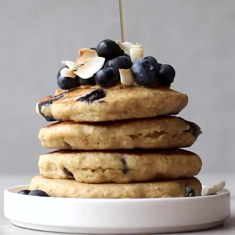 These protein pancakes are extra thick and fluffy and cook in 5 minutes. They pack in over 40 grams of protein. Fluffy Protein Pancakes, Protein Pancakes Without Protein Powder, Protein Packed Pancakes Healthy, Protein Pancakes No Protein Powder, Protein Powder Banana Pancakes, Protein Pancake No Banana, High Protein Pancakes, Pea Protein Powder, Chocolate Pancakes